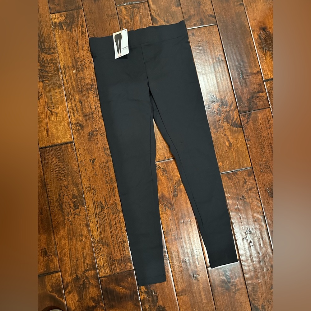NWT Matty women’s leggings size small